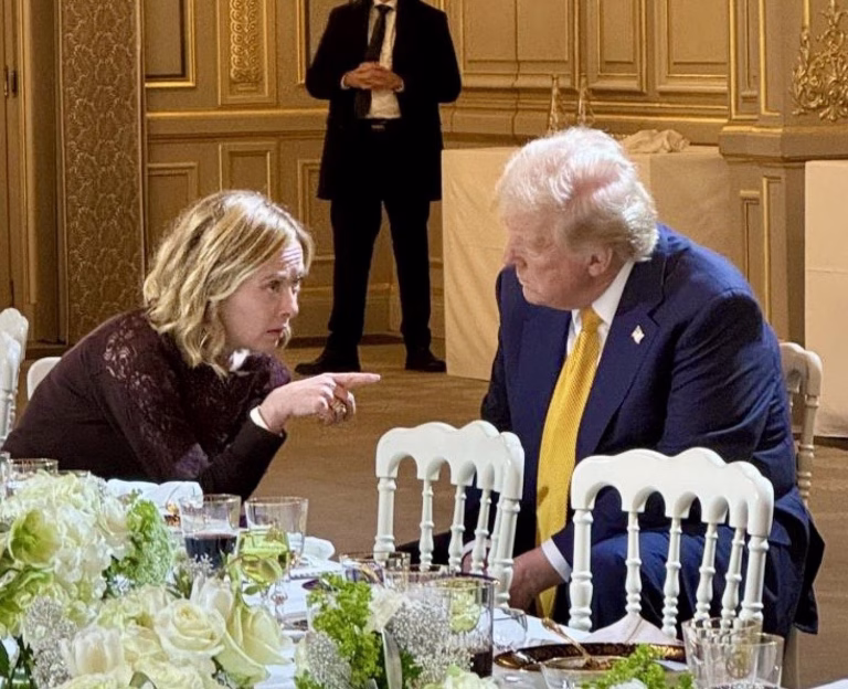 Meloni îi trage lui Trump o atenție pentru atacurile la Papă