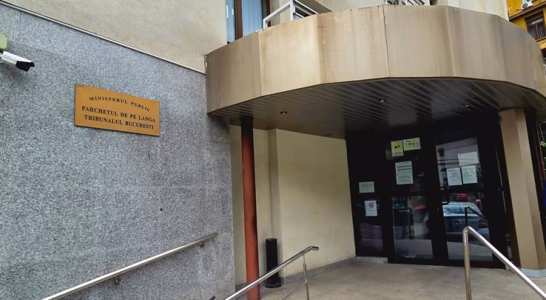 Polițist local din Sectorul 1, ridicat de procurori