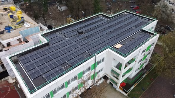 Sectorul 3 montează 13.000 de panouri solare la școli