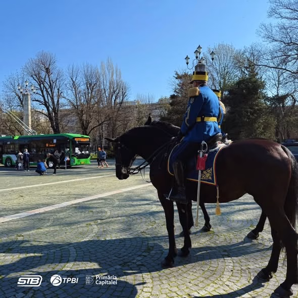 STB a adus troleibuzul nou la ziua Jandarmeriei în Parcul Carol