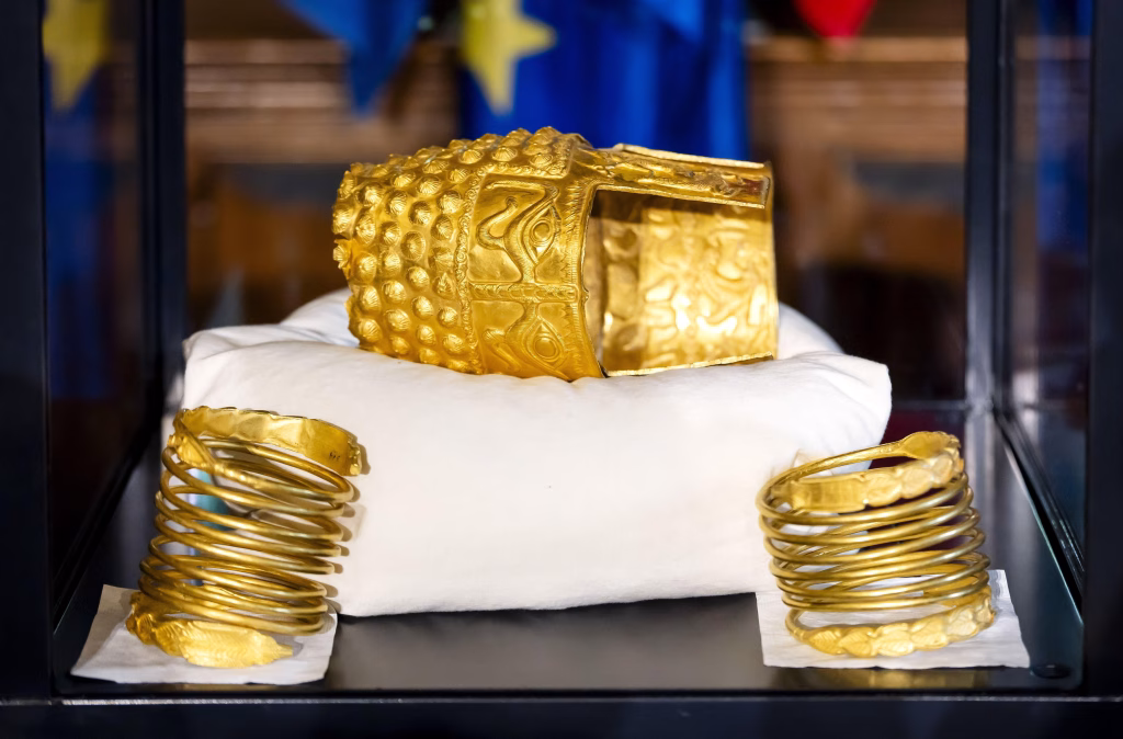 Suspectul furtului Coifului de la Coțofenești nu vrea înțelegere - Politica