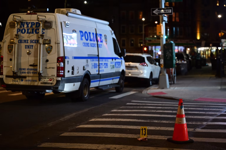 Tragedie în Brooklyn: bebeluș ucis de glonț rătăcit