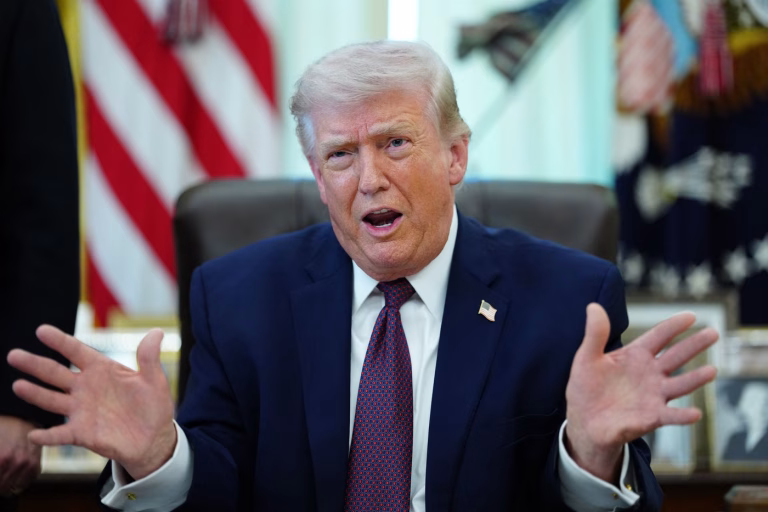 Trump amenință că oprește armele pentru Ucraina