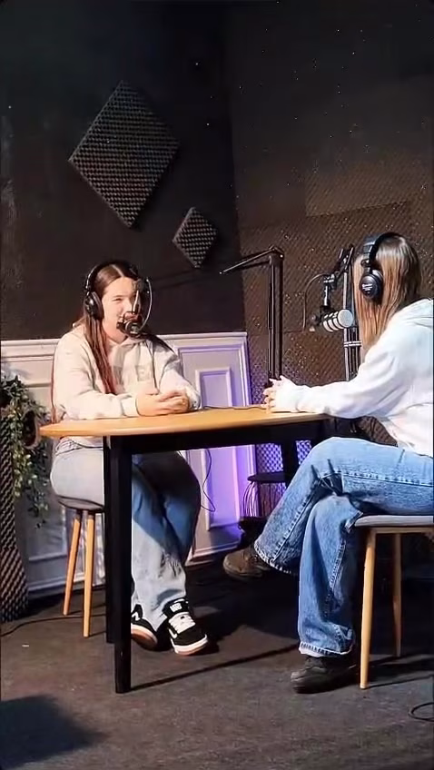 Voluntarii PROEDUS fac podcast și sună surprinzător de bine - Bucuresti