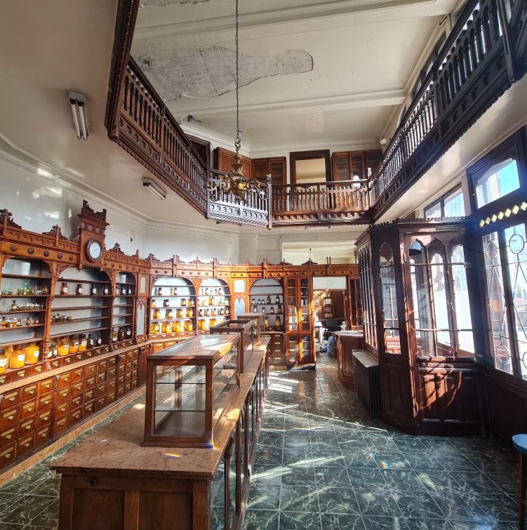 Un nou muzeu în Capitală: restaurarea celei mai vechi farmacii din București