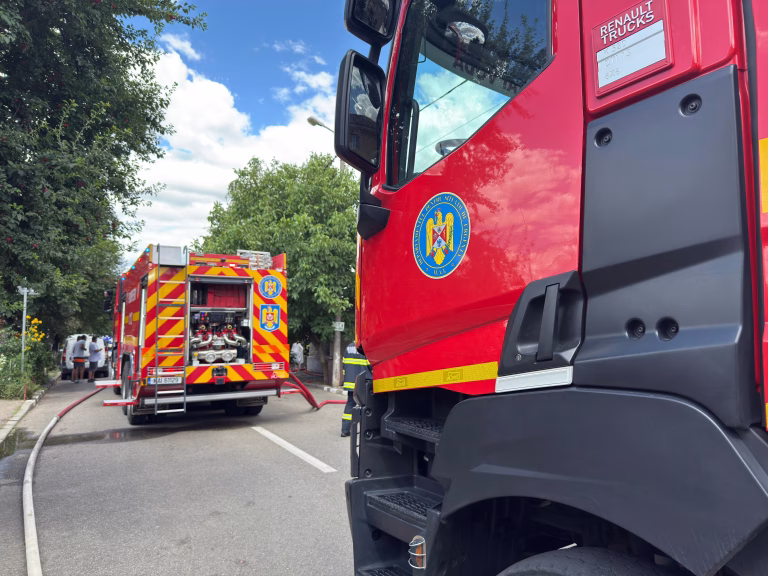 Incendiu în nordul Capitalei. Mai multe persoane au fost evacuate
