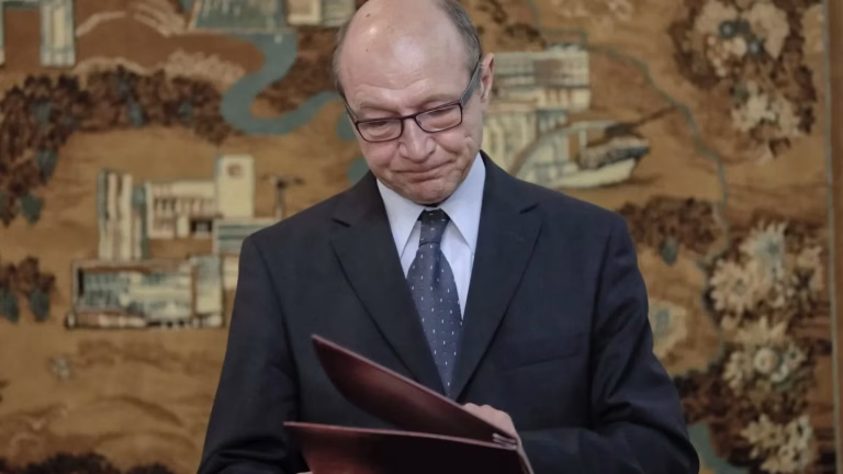 Băsescu îl sfătuiește pe Nicușor: „Grăbește-te, altfel iei vina”