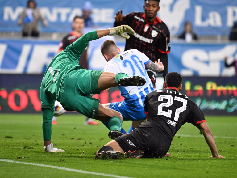 Craiova a rupt Dinamo în minutul 90+3 și e lider detașat