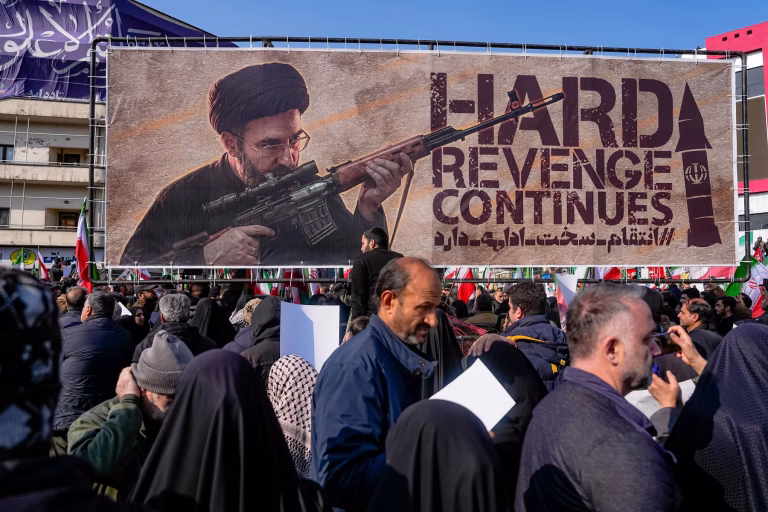 Iranul recunoaște: fiul lui Khamenei, rănit în raid