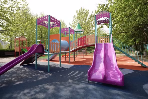 Locul de joacă de la ștrandul Cara, proaspăt renovat - Bucuresti
