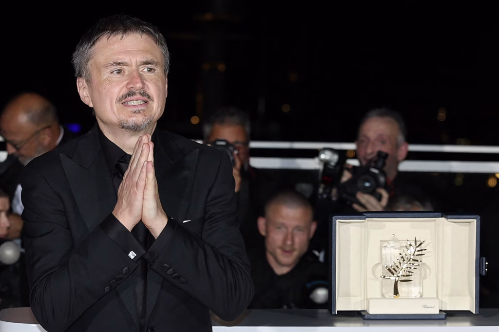 Mungiu e cel mai mare cineast român, spune Tudor Giurgiu - Politica