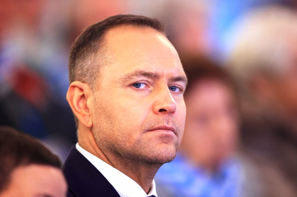 Polonezii rescriu Constituția, iar noi ne batem cu moțiuni - Politica