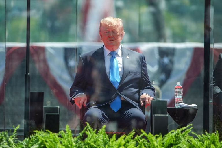 Trump mai dă o lovitură Iranului sau face pace?