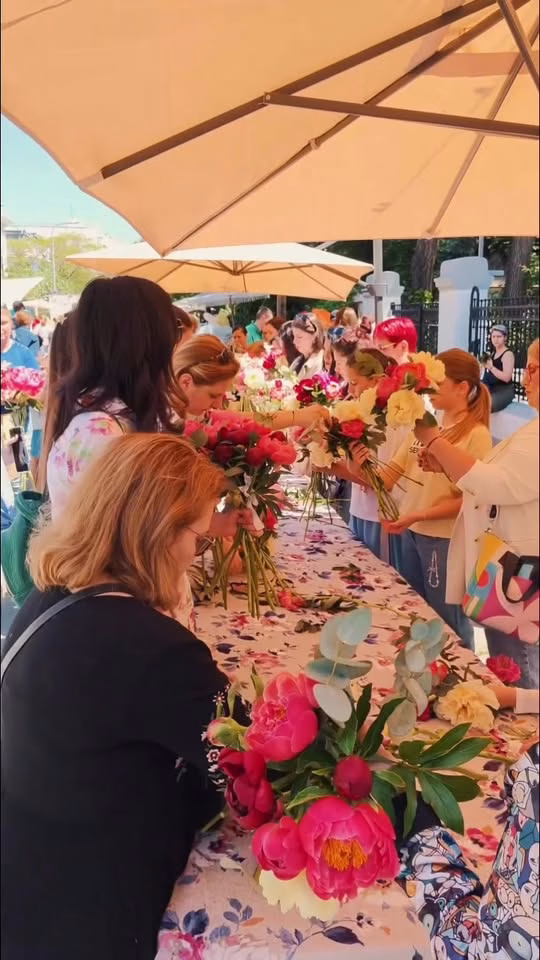 Workshop floral cu bujori: creativitate și parfum în Sectorul 2