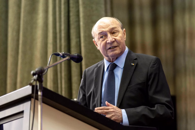 Băsescu: Nicușor Dan să desemneze un premier repede