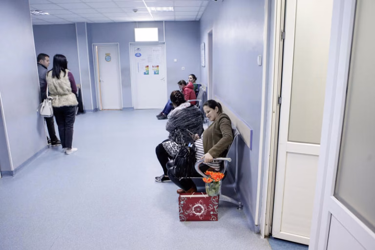 De azi primești bani și pentru prima zi de concediu medical