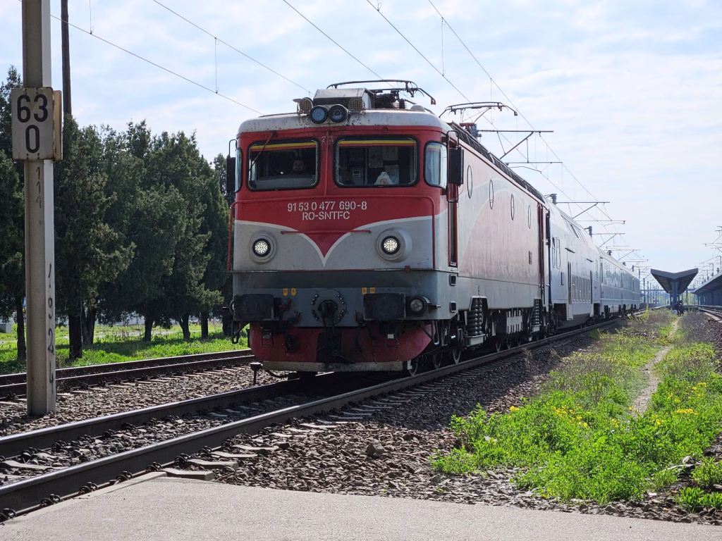 Trenuri oprite la Fetești după ce o locomotivă a făcut nazuri - Politica