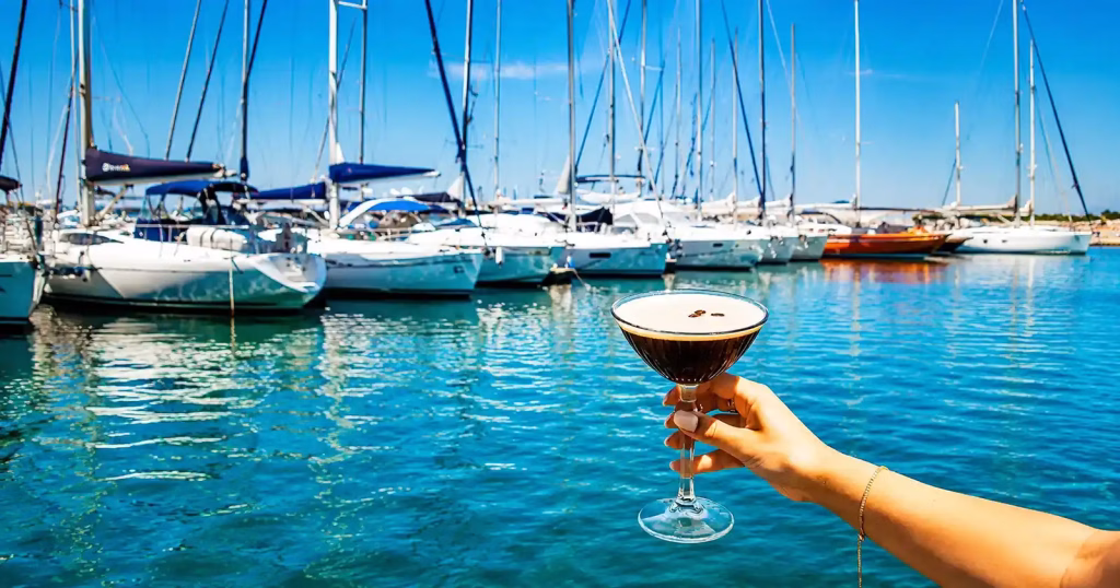 5 baruri de pe litoral unde bucureștenii beau cocktailuri bune vara asta - Cultura