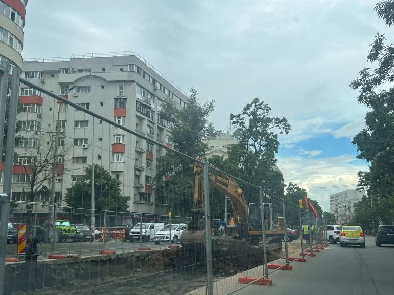 Forfotă mare pe șantierul de pe Ion Mihalache