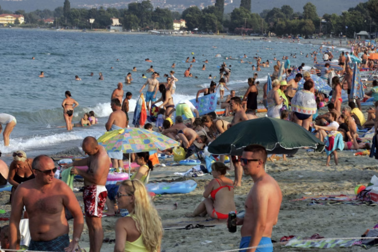 Atenție la țepele de vacanță: cum funcționează escrocheria rezervărilor