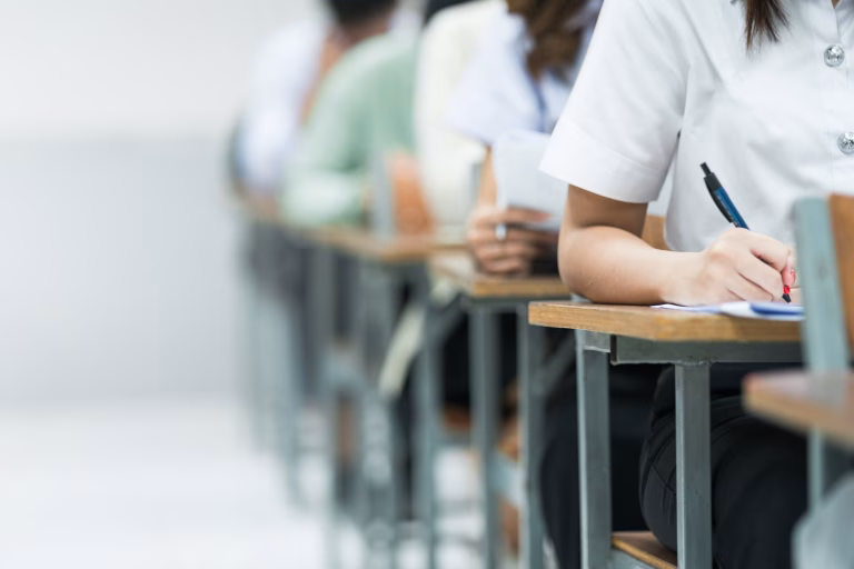 Bacalaureatul fără limită: de câte ori poți da examenul