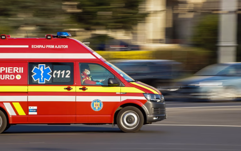 Băiețel născut în ambulanță SMURD: salvatorii n-o să uite misiunea asta