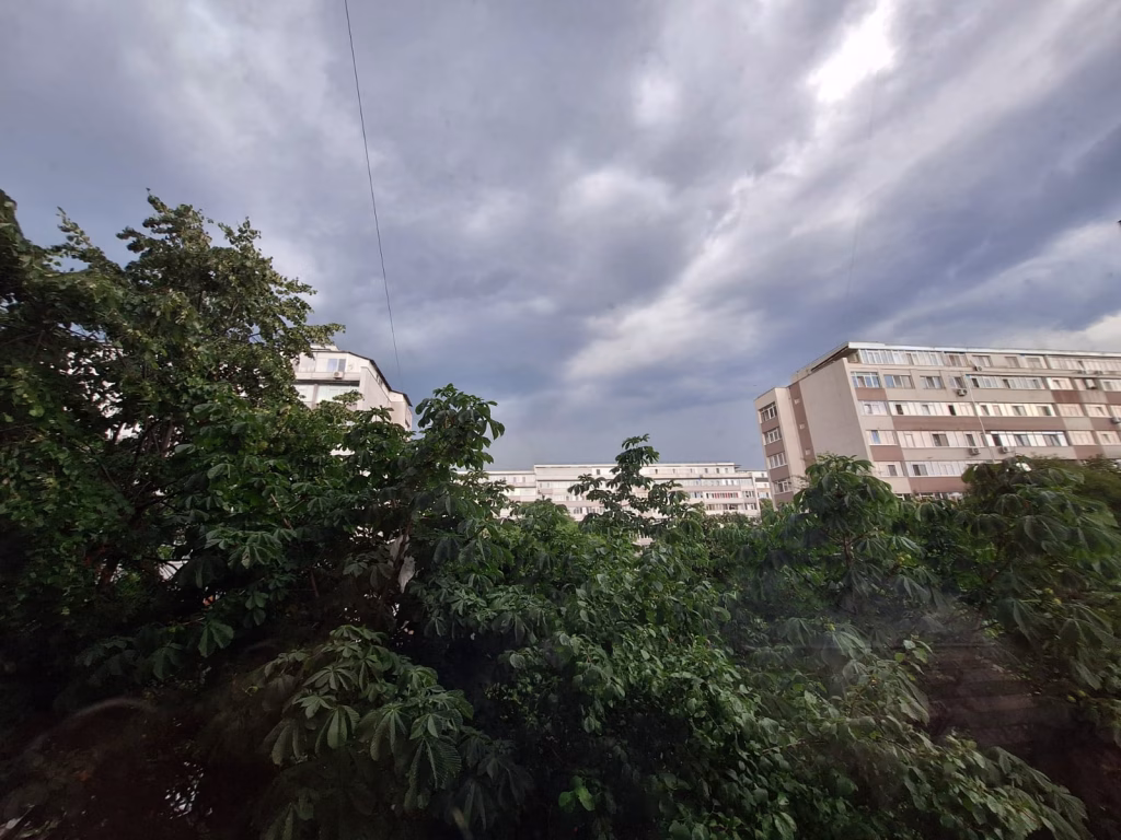 Cod galben în toată țara: furtuni, grindină și vijelii până vineri dimineață - Politica