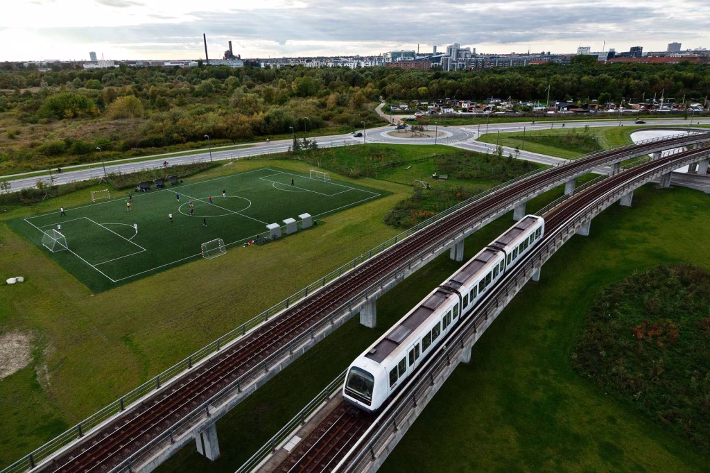 Copenhaga construiește o nouă linie de metrou. Noi bem cafea și așteptăm M6 - Bucuresti
