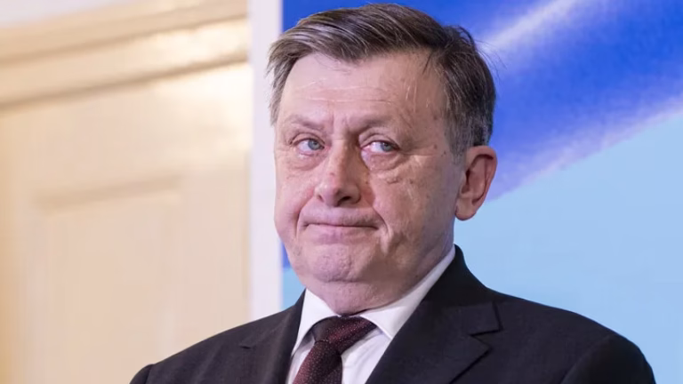 Crin Antonescu îl ceartă pe Dan: decizia, îngustată de la start