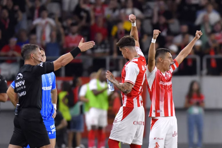 Dinamo a făcut praf Craiova pe „Arcul de Triumf”: 5-1