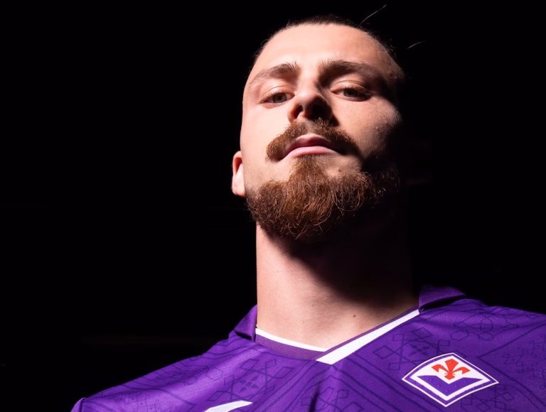 Drăgușin a plecat de la Tottenham și a semnat cu Fiorentina