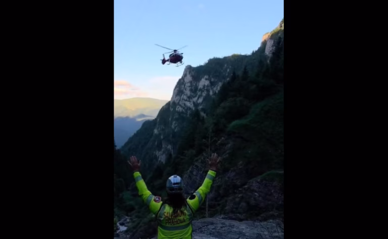 Elicopter de salvare în Bucegi: trei turiști recuperați sâmbătă seară