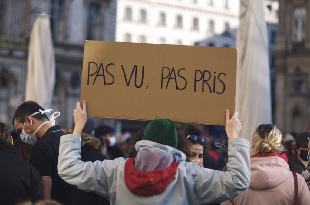 Fronda din PNL: Tișe lansează aripă conservatoare în partid - Politica (Photo: Unsplash)