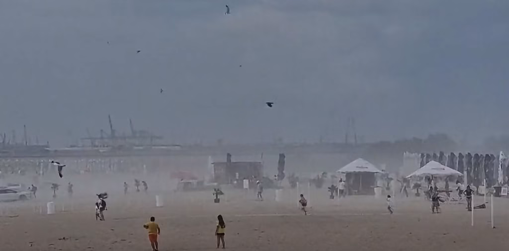 Furtună de nisip la Eforie: vântul de pe mare a dat bătăi de cap - Politica