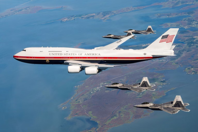 Jurnaliști New York Times, chemați în instanță după ce au scris despre avionul lui Trump