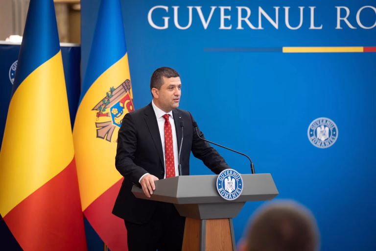 Miruță a sunat la CFR și n-a răspuns nimeni. Acum vrea reclamațiile tale
