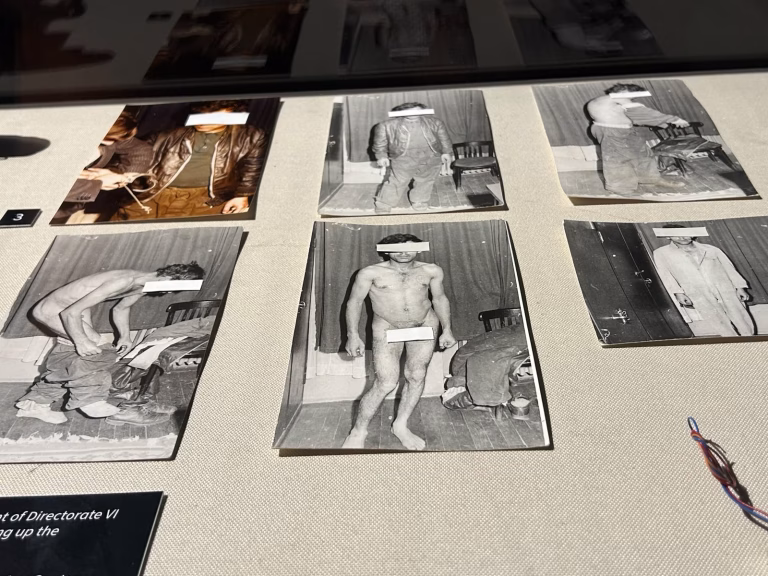 O celulă a Securității, reconstituită la Muzeul de Istorie