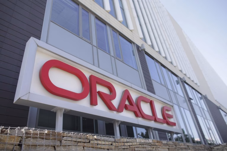 Oracle, acuzat că a concediat lideri sindicali și a blocat negocierile