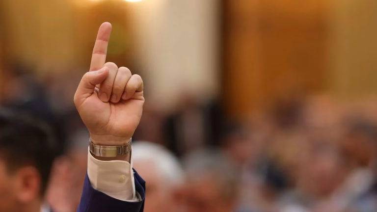 Parlamentul iese din vacanță pentru legile PNRR