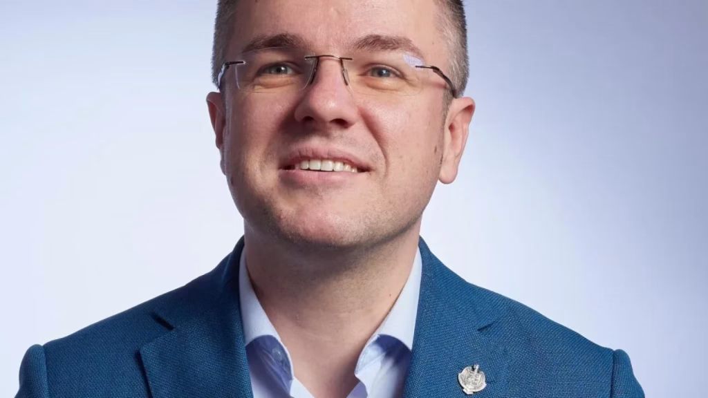 Plafonarea la carburanți, doar cu ok de la Parlament, zice ministrul - Politica