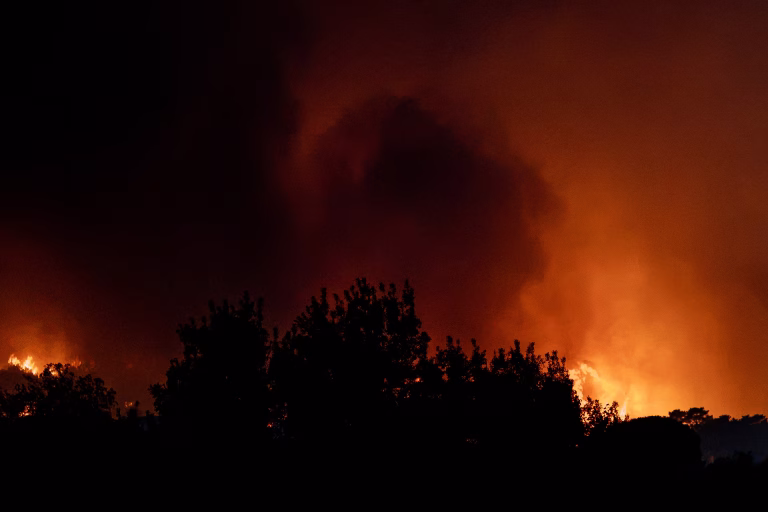 Spania și Franța ard: peste 250.000 de evacuați