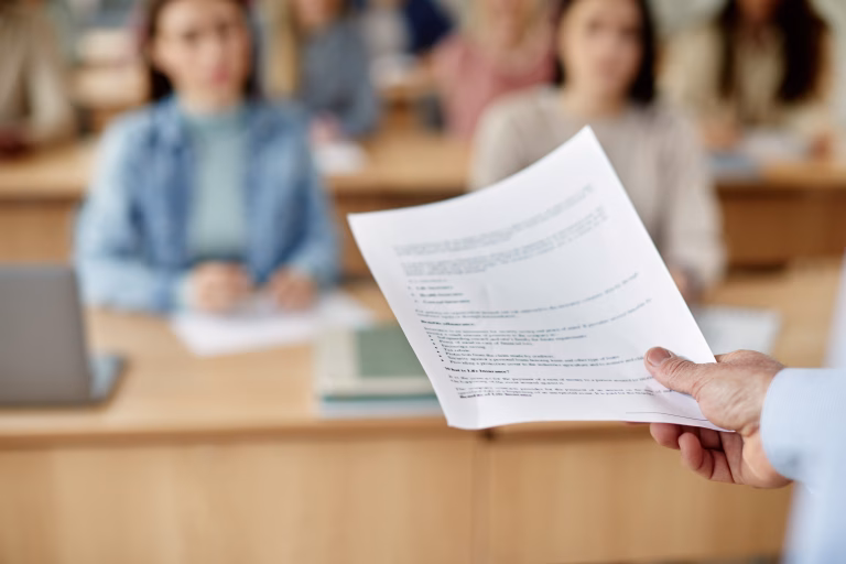 Titularizare 2026: peste 37.000 dau examenul azi, și profii noștri
