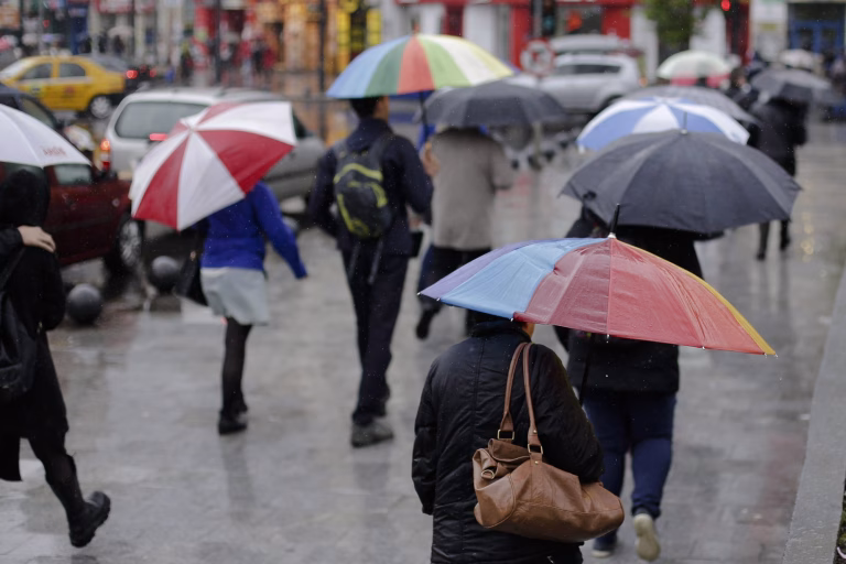 Vreme caldă în iulie, dar ploile nu pleacă nicăieri