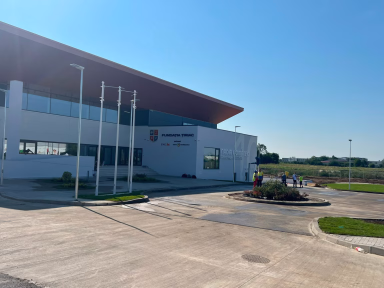 Sala „Nadia Comăneci” din Otopeni prinde contur. Exteriorul este aproape gata