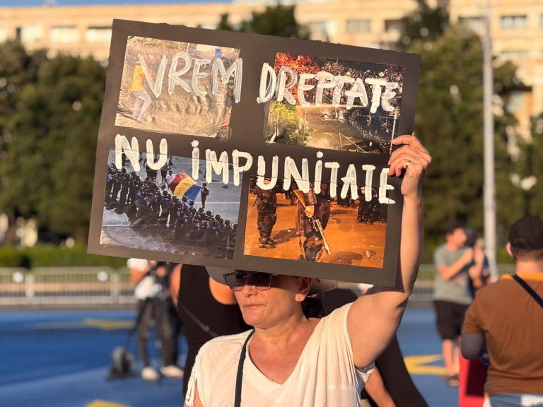 8 ani de la 10 august: protest din nou în Piața Victoriei