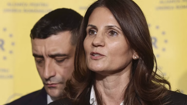 Alexandrescu: o gașcă vrea premier pe Nazare