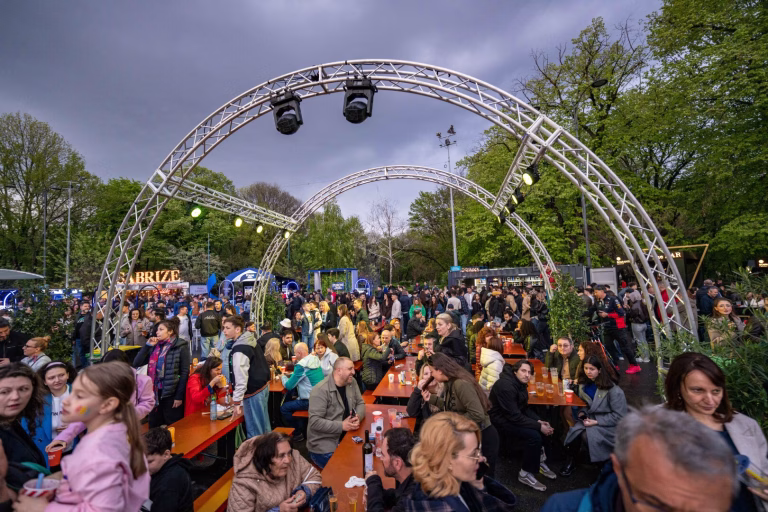 București de weekend: acoperișuri, filme și străzi pietonale