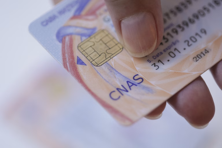Cardul de sănătate iese încet din uz din septembrie