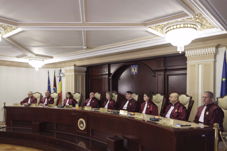CCR se uită azi la împrumutul de miliarde luat de România