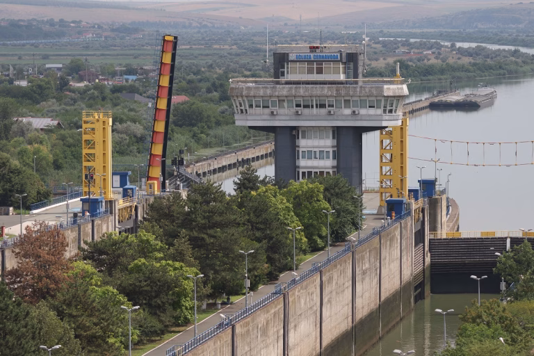 Cernavodă, la un pas să oprească un reactor din cauza Dunării